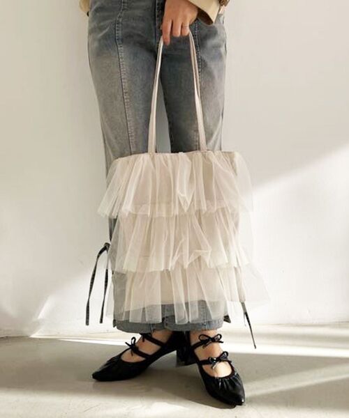 MAJESTIC LEGON（マジェスティックレゴン）の「チュールティアードトート（トートバッグ・レディース・アイボリー/ブラック/ライトグレー・FREE）」の6枚目の写真