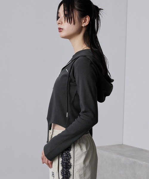 nui nullu（ヌイヌル）の「【nui nullu】ガーターリブダブルジップパーカー（パーカー・レディース・チャコール/レッド/ブラック/グレー・FREE）」の17枚目の写真