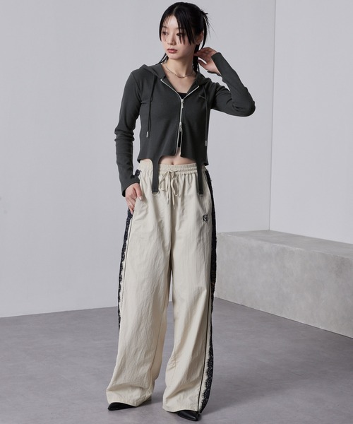 nui nullu（ヌイヌル）の「【nui nullu】ガーターリブダブルジップパーカー（パーカー・レディース・チャコール/レッド/ブラック/グレー・FREE）」の19枚目の写真