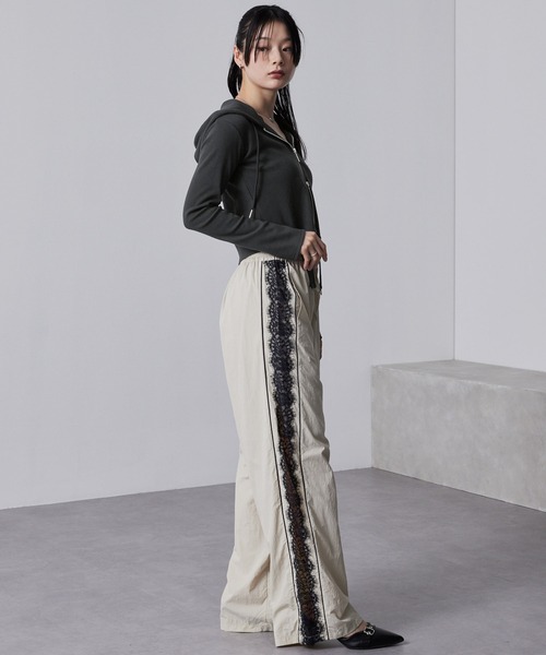 nui nullu（ヌイヌル）の「【nui nullu】ガーターリブダブルジップパーカー（パーカー・レディース・チャコール/レッド/ブラック/グレー・FREE）」の21枚目の写真