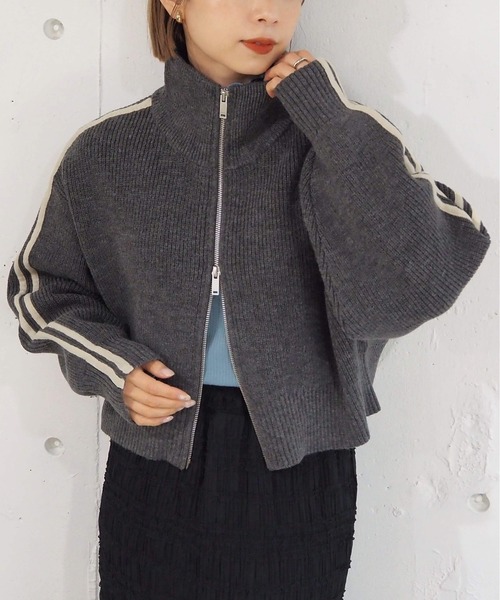 tiptop(ティップトップ)の「【web限定アイテム】袖ライン畦編みジップブルゾン(ニット/セーター・レディース・アイボリー/ブルー/チャコールグレー・FREE)」の2枚目の写真