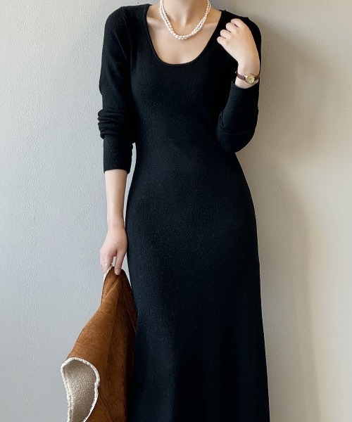 Alum'（アルム）の「オープンネックフレアニットワンピース（ワンピース・レディース・ナチュラル/ベージュ/グレー/ブラウン/ブラック・FREE）」の2枚目の写真