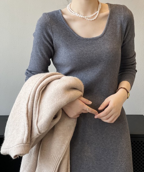 Alum'（アルム）の「オープンネックフレアニットワンピース（ワンピース・レディース・ナチュラル/ベージュ/グレー/ブラウン/ブラック・FREE）」の11枚目の写真