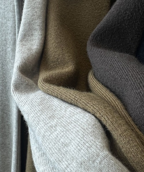 Alum'（アルム）の「オープンネックフレアニットワンピース（ワンピース・レディース・ナチュラル/ベージュ/グレー/ブラウン/ブラック・FREE）」の16枚目の写真