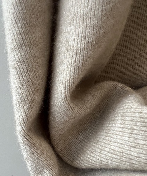 Alum'（アルム）の「オープンネックフレアニットワンピース（ワンピース・レディース・ナチュラル/ベージュ/グレー/ブラウン/ブラック・FREE）」の14枚目の写真