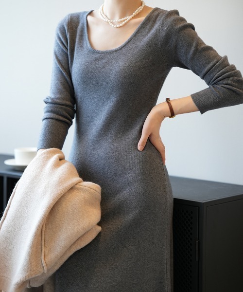 Alum'（アルム）の「オープンネックフレアニットワンピース（ワンピース・レディース・ナチュラル/ベージュ/グレー/ブラウン/ブラック・FREE）」の18枚目の写真