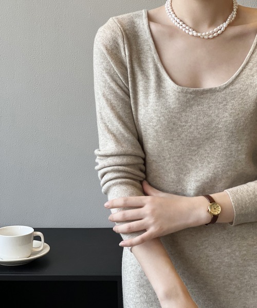 Alum'（アルム）の「オープンネックフレアニットワンピース（ワンピース・レディース・ナチュラル/ベージュ/グレー/ブラウン/ブラック・FREE）」の9枚目の写真