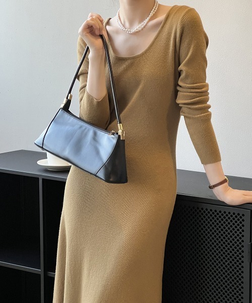 Alum'（アルム）の「オープンネックフレアニットワンピース（ワンピース・レディース・ナチュラル/ベージュ/グレー/ブラウン/ブラック・FREE）」の17枚目の写真