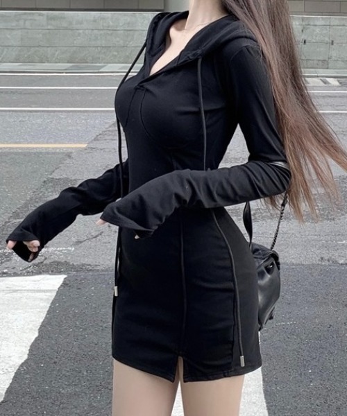 LADY LIKE(レディライク)の「フード付きもちもちカットミニワンピース(ワンピース・レディース・ブラック/グレー・M)」の18枚目の写真
