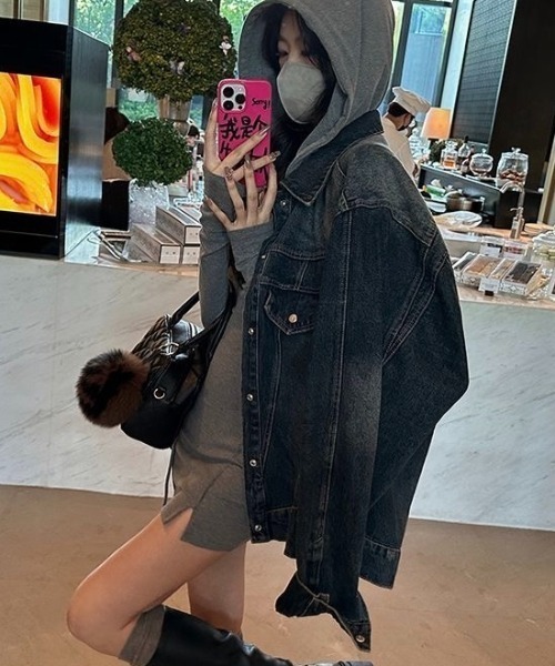 LADY LIKE(レディライク)の「フード付きもちもちカットミニワンピース(ワンピース・レディース・ブラック/グレー・M)」の13枚目の写真
