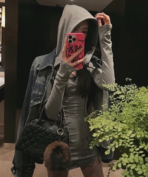 LADY LIKE(レディライク)の「フード付きもちもちカットミニワンピース(ワンピース・レディース・ブラック/グレー・M)」の14枚目の写真