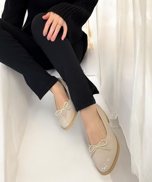 Sugar Sugar（シュガーシュガー）の「リボンパンプス【SUGAR SUGARシュガーシュガー】リボン　パンプス　ローヒール　エナメル（パンプス・レディース・ブラック系/ブラック/ベージュ系/レッド系・LL/L/M/S）」の3枚目の写真