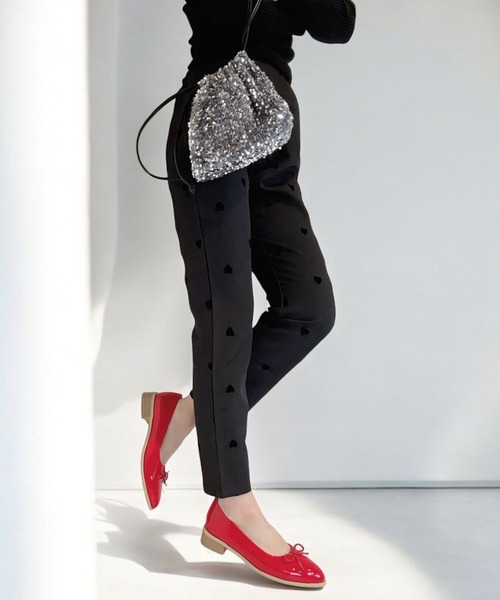 Sugar Sugar（シュガーシュガー）の「リボンパンプス【SUGAR SUGARシュガーシュガー】リボン　パンプス　ローヒール　エナメル（パンプス・レディース・ブラック系/ブラック/ベージュ系/レッド系・LL/L/M/S）」の4枚目の写真