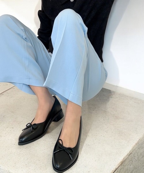 Sugar Sugar（シュガーシュガー）の「リボンパンプス【SUGAR SUGARシュガーシュガー】リボン　パンプス　ローヒール　エナメル（パンプス・レディース・ブラック系/ブラック/ベージュ系/レッド系・LL/L/M/S）」の2枚目の写真