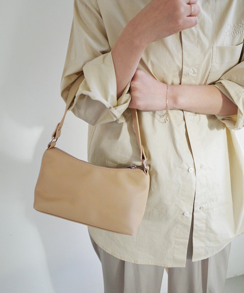 SLOBE IENA（スローブイエナ）の「SLOBE ナイロンBAG（ショルダーバッグ・レディース・ブラック/ベージュ・FREE）」の5枚目の写真