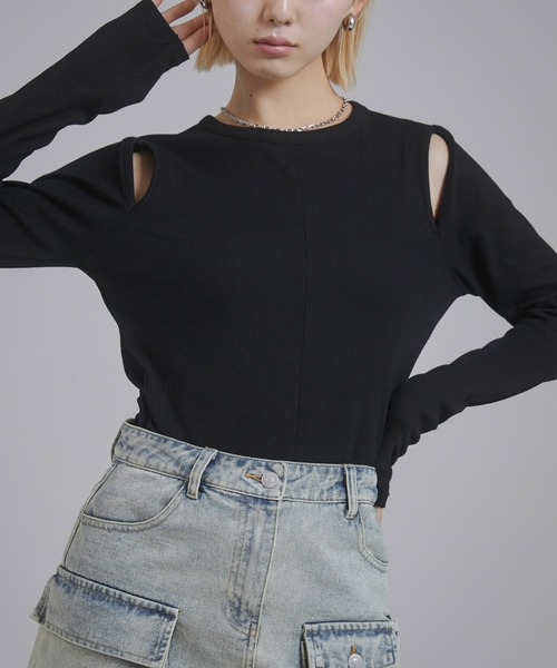 ENVYM(アンビー)の「カットアウトリブトップス(Tシャツ/カットソー・レディース・アイボリー/ブラック/グレー・FREE)」の2枚目の写真