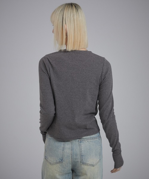 ENVYM(アンビー)の「カットアウトリブトップス(Tシャツ/カットソー・レディース・アイボリー/ブラック/グレー・FREE)」の17枚目の写真