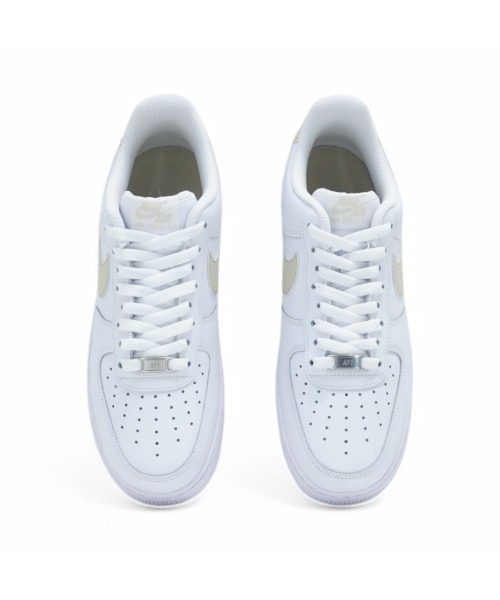 NIKE(ナイキ)の「AIR FORCE 1 '07(スニーカー・メンズ・ホワイト系その他・24.0cm/24.5cm/26.0cm/26.5cm/27.0cm/27.5cm/25.5cm/25.0cm/28.0cm/28.5cm/29.0cm)」の5枚目の写真