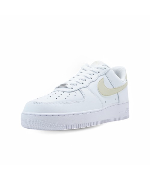 NIKE(ナイキ)の「AIR FORCE 1 '07(スニーカー・メンズ・ホワイト系その他・24.0cm/24.5cm/26.0cm/26.5cm/27.0cm/27.5cm/25.5cm/25.0cm/28.0cm/28.5cm/29.0cm)」の3枚目の写真