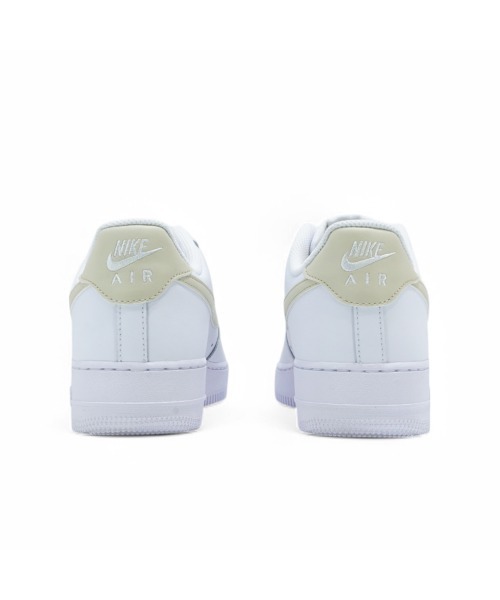 NIKE(ナイキ)の「AIR FORCE 1 '07(スニーカー・メンズ・ホワイト系その他・24.0cm/24.5cm/26.0cm/26.5cm/27.0cm/27.5cm/25.5cm/25.0cm/28.0cm/28.5cm/29.0cm)」の6枚目の写真