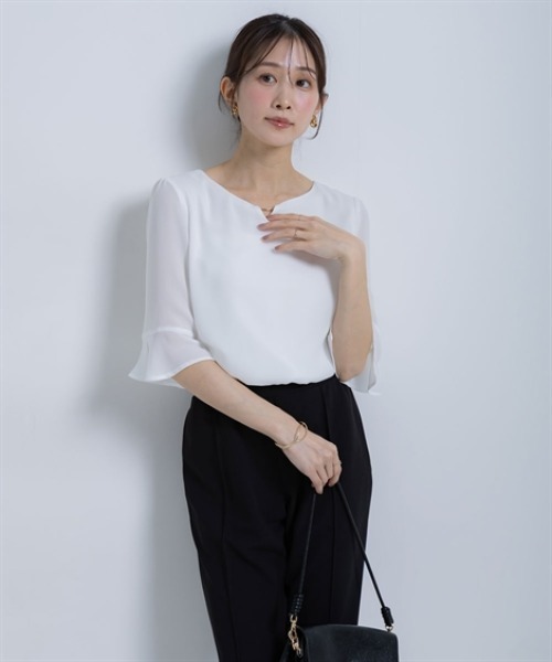 Petitjo(プッチージョ)の「小さいサイズ ジョーゼットフレア袖ゴールドパーツ使いブラウス(ウォッシャブル素材) 低身長さん・小柄女性(シャツ/ブラウス・レディース・グレイッシュベージュ/ネイビー/ドット/ブラック/ホワイト・PM/PSS/PS/PL)」の20枚目の写真