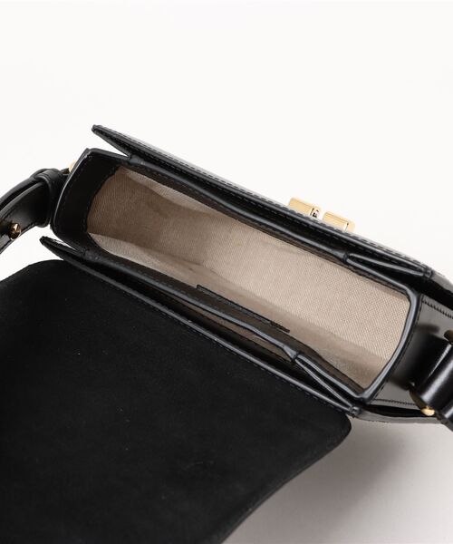 A.P.C.(アーペーセー)の「SAC GRACE MINI(ショルダーバッグ・レディース・ブラック・ONESIZE)」の2枚目の写真