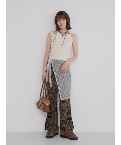 jumelle（ジュメロ）の「leopard ribbon pants（デニムパンツ・レディース・ベージュ・MEDIUM/SMALL）」の2枚目の写真