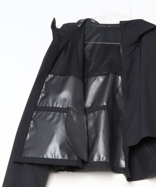 JNBY（ジェーエヌビーワイ）の「Sculpted Drawstring Hooded Jacket / ドローストリングフーディージャケット（その他アウター・レディース・ベージュ/ブラック・36/34）」の13枚目の写真