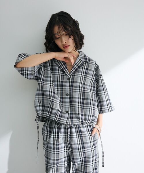 Green　Parks（グリーンパークス）の「綿麻混裾ドロスト開襟シャツジャケット（シャツ/ブラウス・レディース・ブラック/杢グレー/チェック/ライトベージュ・FREE）」の9枚目の写真