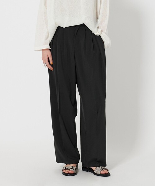 BEAUTY&YOUTH UNITED ARROWS(ビューティーアンドユースユナイテッドアローズ)の「【WEB限定 Wardrobe DAILY MINIMAL】ランダムタック テーパードパンツ -ウォッシャブル-(スラックス・レディース・ブラック/ベージュ・XS/S/M/L)」の2枚目の写真
