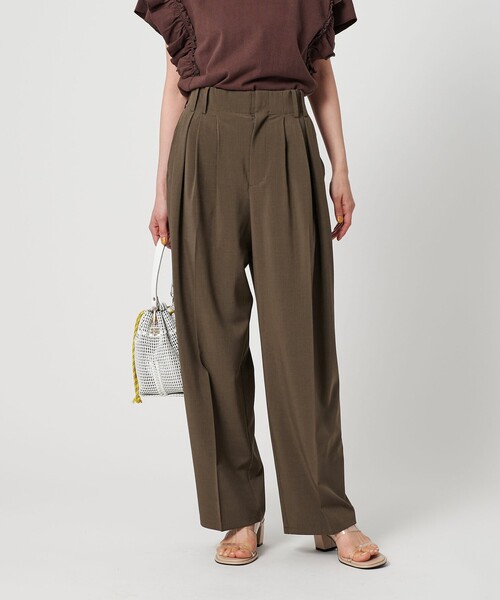 BEAUTY&YOUTH UNITED ARROWS(ビューティーアンドユースユナイテッドアローズ)の「【WEB限定 Wardrobe DAILY MINIMAL】ランダムタック テーパードパンツ -ウォッシャブル-(スラックス・レディース・ブラック/ベージュ・XS/S/M/L)」の4枚目の写真