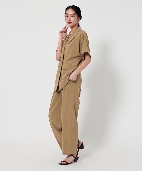 BEAUTY&YOUTH UNITED ARROWS(ビューティーアンドユースユナイテッドアローズ)の「【WEB限定 Wardrobe DAILY MINIMAL】ランダムタック テーパードパンツ -ウォッシャブル-(スラックス・レディース・ブラック/ベージュ・XS/S/M/L)」の11枚目の写真