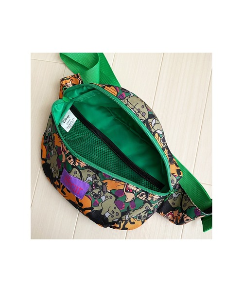 Disney(ディズニー)の「【 Disney NOSTALGICA 】 ノスタルジカ 総柄ボディバッグ 25S4(ボディバッグ/ウエストポーチ・レディース・レッド/ブルー/グリーン・FREE)」の6枚目の写真