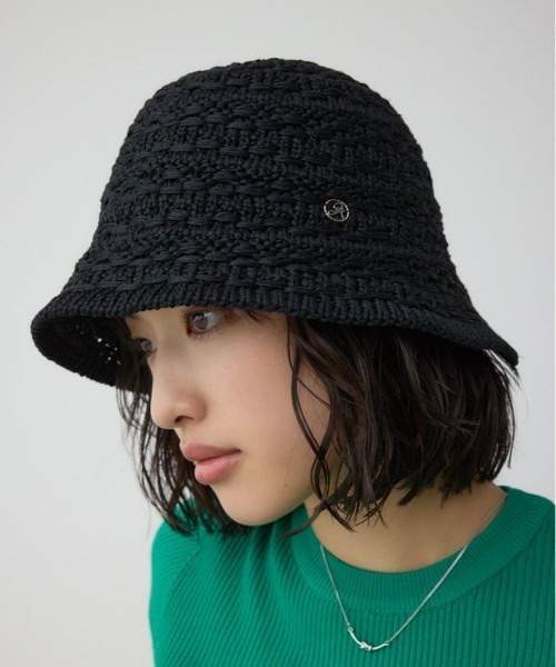 AZUL by moussy(アズールバイマウジー)の「メタルパーツ編み込みニットハット(ハット・レディース・ブラック/ライトベージュ・FREE)」の2枚目の写真