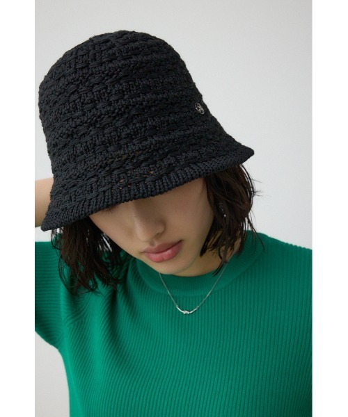 AZUL by moussy(アズールバイマウジー)の「メタルパーツ編み込みニットハット(ハット・レディース・ブラック/ライトベージュ・FREE)」の3枚目の写真