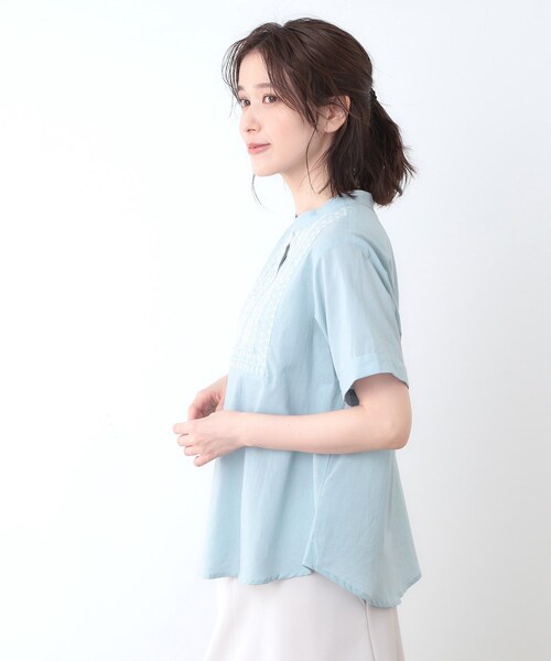 LAURA ASHLEY(ローラアシュレイ)の「【SETUP可/コットン100%/インド綿/刺繍入り】デザインブラウス(シャツ/ブラウス・レディース・ベージュ/チャコールグレー/ライトグレー系9・38)」の4枚目の写真
