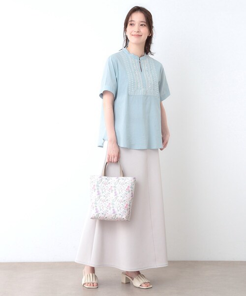 LAURA ASHLEY(ローラアシュレイ)の「【SETUP可/コットン100%/インド綿/刺繍入り】デザインブラウス(シャツ/ブラウス・レディース・ベージュ/チャコールグレー/ライトグレー系9・38)」の6枚目の写真