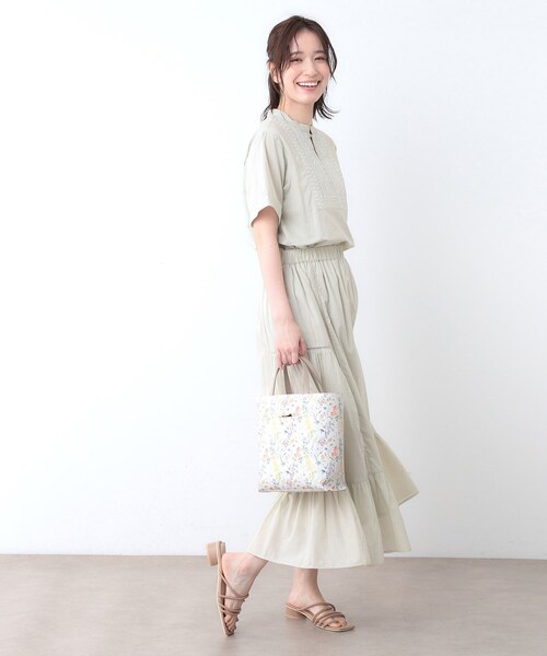 LAURA ASHLEY(ローラアシュレイ)の「【SETUP可/コットン100%/インド綿/刺繍入り】デザインブラウス(シャツ/ブラウス・レディース・ベージュ/チャコールグレー/ライトグレー系9・38)」の13枚目の写真