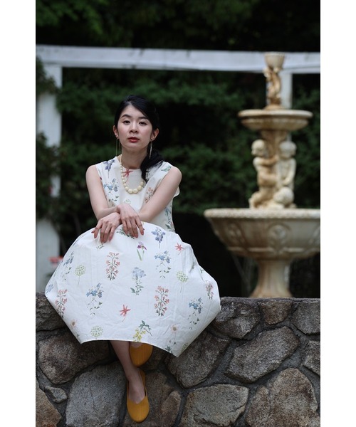 cawaii（カワイイ）の「ウエストカーブ切り替えの花図鑑ミディアムワンピース（ワンピース・レディース・ブラック/アイボリー・FREE）」の3枚目の写真