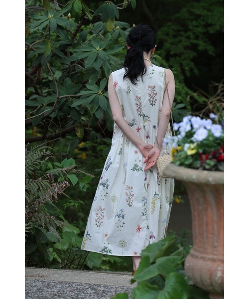 cawaii（カワイイ）の「ウエストカーブ切り替えの花図鑑ミディアムワンピース（ワンピース・レディース・ブラック/アイボリー・FREE）」の7枚目の写真