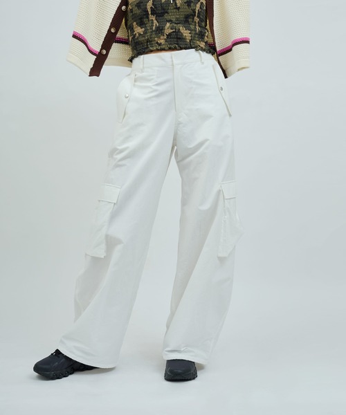 atmos pink(アトモスピンク)の「atmos pink Baggy Nylon Pants / アトモス ピンク バギー ナイロン パンツ(その他パンツ・レディース・ホワイト/カーキ/ブラック・S/M)」の1枚目の写真