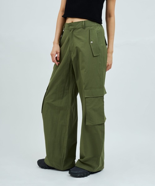 atmos pink(アトモスピンク)の「atmos pink Baggy Nylon Pants / アトモス ピンク バギー ナイロン パンツ(その他パンツ・レディース・ホワイト/カーキ/ブラック・S/M)」の3枚目の写真