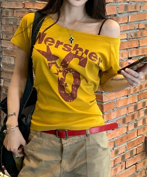 SPIGA(スピーガ)の「オフショルロゴプリントトップス(Tシャツ/カットソー・レディース・ホワイト/ブラック/グレー/イエロー・SMALL/MEDIUM/LARGE/X-LARGE)」の4枚目の写真