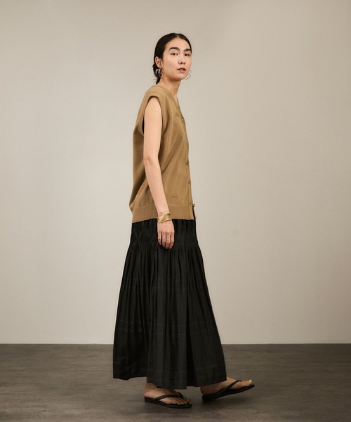 SALON adam et rope'（サロン アダム エ ロペ）の「【WEB限定】ドライタッチメタルボタンニットジレ / ベスト［洗える］（ベスト・レディース・ライトグレー/ネイビー/ブラウン・FREE）」の15枚目の写真