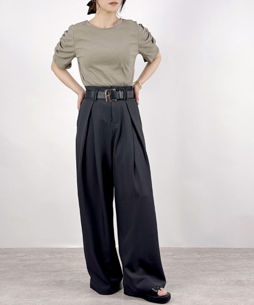 CLOTHY（クロシィ）の「【モードなゆるワイド×キレイめしっとり素材】ベルト付きワイドタックパンツ（スラックス・レディース・チャコールグレー/ブラック/ベージュ/モカ・MEDIUM/LARGE）」の10枚目の写真