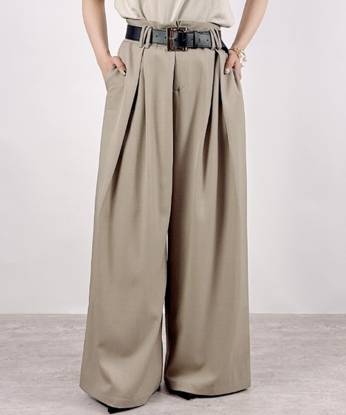CLOTHY（クロシィ）の「【モードなゆるワイド×キレイめしっとり素材】ベルト付きワイドタックパンツ（スラックス・レディース・チャコールグレー/ブラック/ベージュ/モカ・MEDIUM/LARGE）」の11枚目の写真