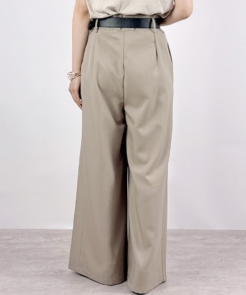 CLOTHY（クロシィ）の「【モードなゆるワイド×キレイめしっとり素材】ベルト付きワイドタックパンツ（スラックス・レディース・チャコールグレー/ブラック/ベージュ/モカ・MEDIUM/LARGE）」の13枚目の写真