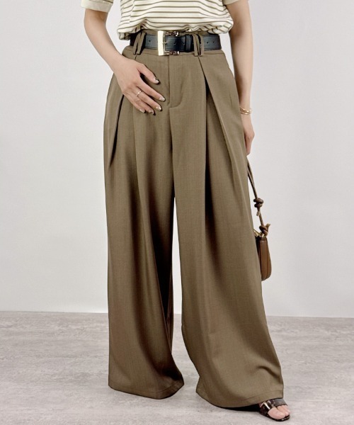 CLOTHY（クロシィ）の「【モードなゆるワイド×キレイめしっとり素材】ベルト付きワイドタックパンツ（スラックス・レディース・チャコールグレー/ブラック/ベージュ/モカ・MEDIUM/LARGE）」の17枚目の写真