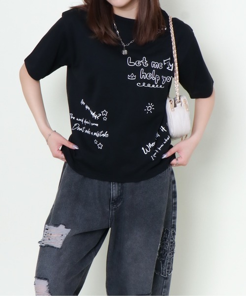 GORGE（ゴージ）の「《手描き風ロゴ×ゆるシルエット》レディース プリントTシャツ ランダム英字 半袖 オフホワイト ブラック 春夏秋（Tシャツ/カットソー・レディース・ブラック/オフホワイト・F）」の5枚目の写真