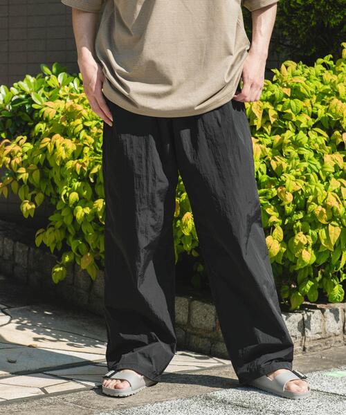 URBAN RESEARCH DOORS(アーバンリサーチドアーズ)の「OUTDOOR EXCHANGE ナイロンパンツ(その他パンツ・メンズ・ベージュ/ブラック・LARGE/MEDIUM)」の2枚目の写真